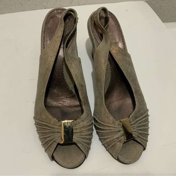 Amalfi by Rangoni gray  suede Open Toe Low Wedge Shoes Sandals Size 7.5 Italy - Picture 1 of 6